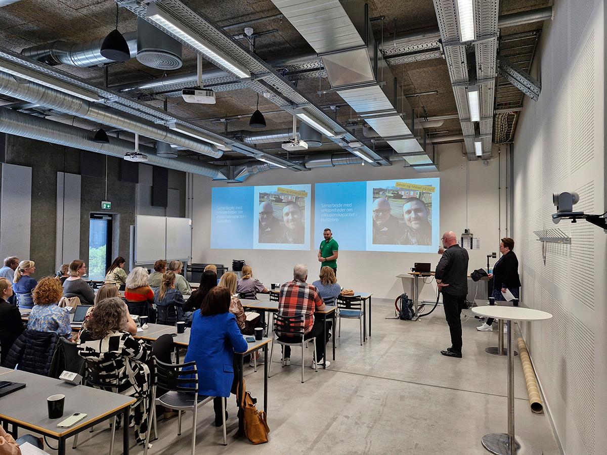 Torsdag d. 2. maj 2024 var ledere fra det beskæftigelsespolitiske felt samt udvalgte medarbejdere og andre interessenter på social- og beskæftigelsesområdet samlet med en gruppe forskere til CUBB-seminar i Aalborg. 